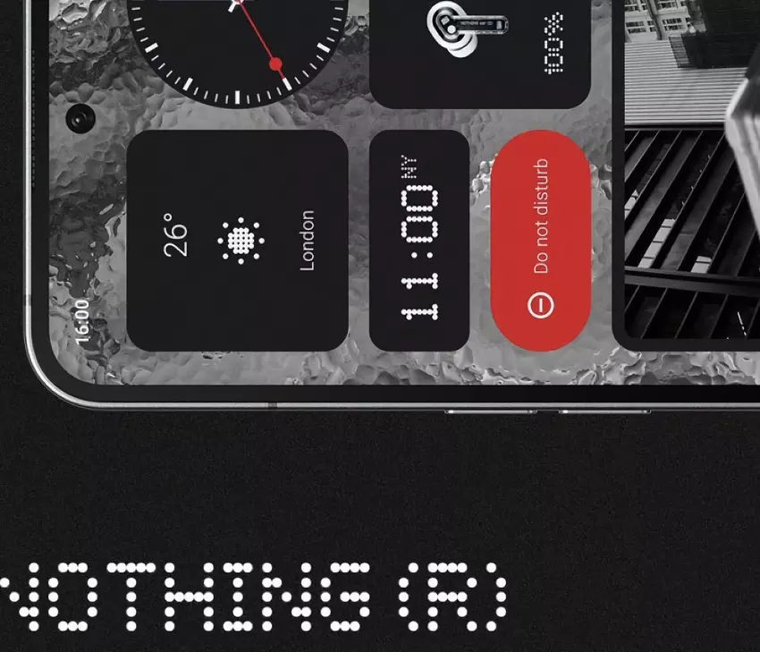 Plat scherm met gat in het midden en smalle randen: Niets is begonnen met het plagen van het uiterlijk van de Phone (2)