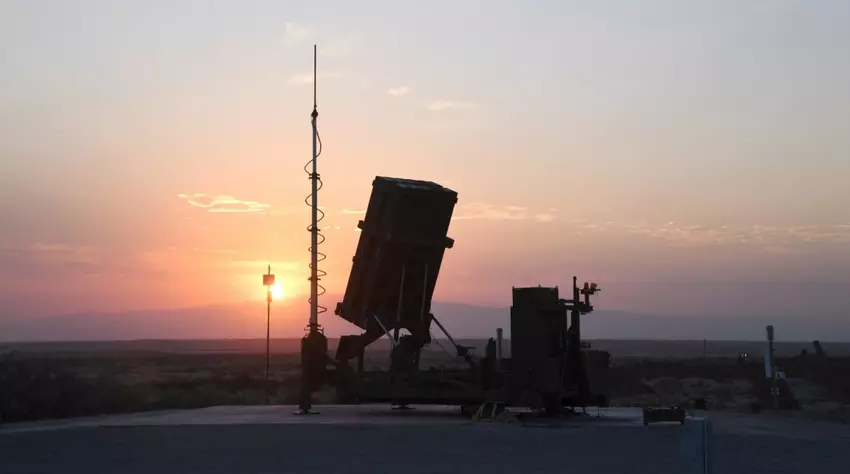 De VS hebben twee batterijen van korteafstands Iron Dome mobiele luchtverdedigingssystemen ingezet in de Stille Oceaan.