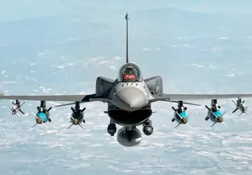 Turkije moderniseert eerste F-16 gevechtsvliegtuig tot ...