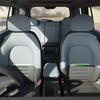 Kia Syros cockpit met dubbel scherm