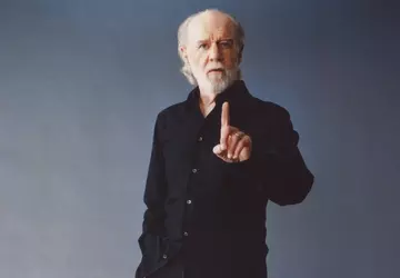 De schandalige AI-show van George Carlin ...