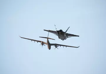 Baykar toont Bayraktar Kizilelma en Bayraktar ...