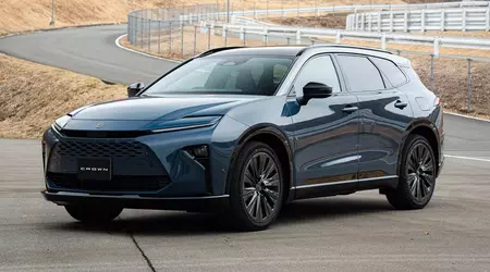 Toyota heeft in Japan de Crown Estate stationwagon onthuld met een ruime kofferbak en een zuinige hybride