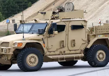 Het Britse ministerie van Defensie kondigt ...