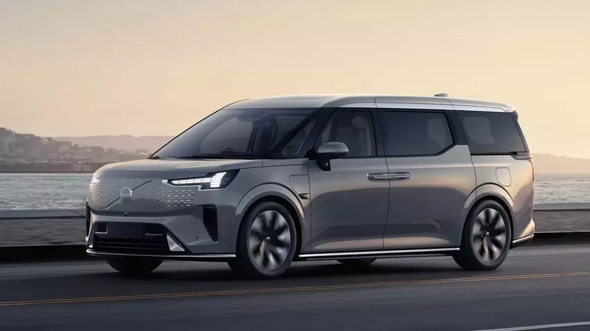 Volvo is gestart met de massaproductie van de EM90 luxe elektrische minivan met een actieradius tot 738 kilometer.