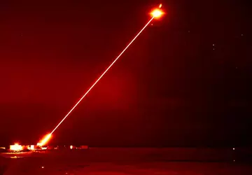 Raakt een muntstuk vanaf 1 km ...