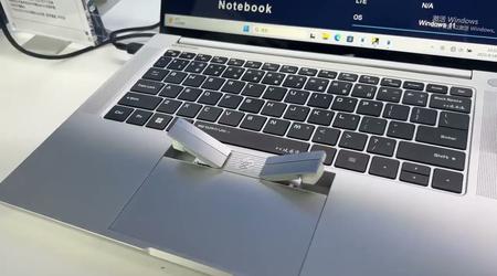 2-in-1: Een Chinees bedrijf heeft een laptop onthuld met een draadloze hoofdtelefoon ingebouwd in het touchpad