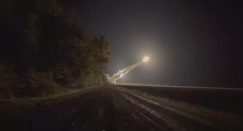 Oekraïne kan ongeveer 20 ATACMS ballistische raketten ontvangen, elk met 950 submunities en een bereik van 165 km.