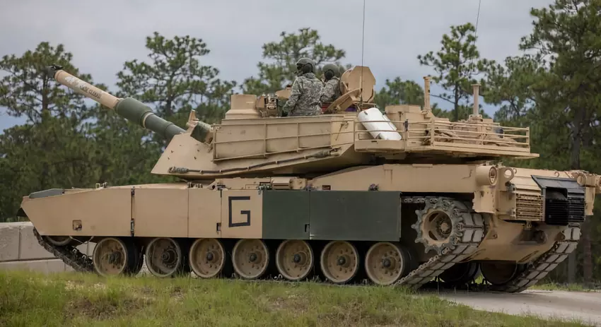 Amerikaanse minister van defensie zegt wanneer Oekraïense leger Abrams tanks krijgt