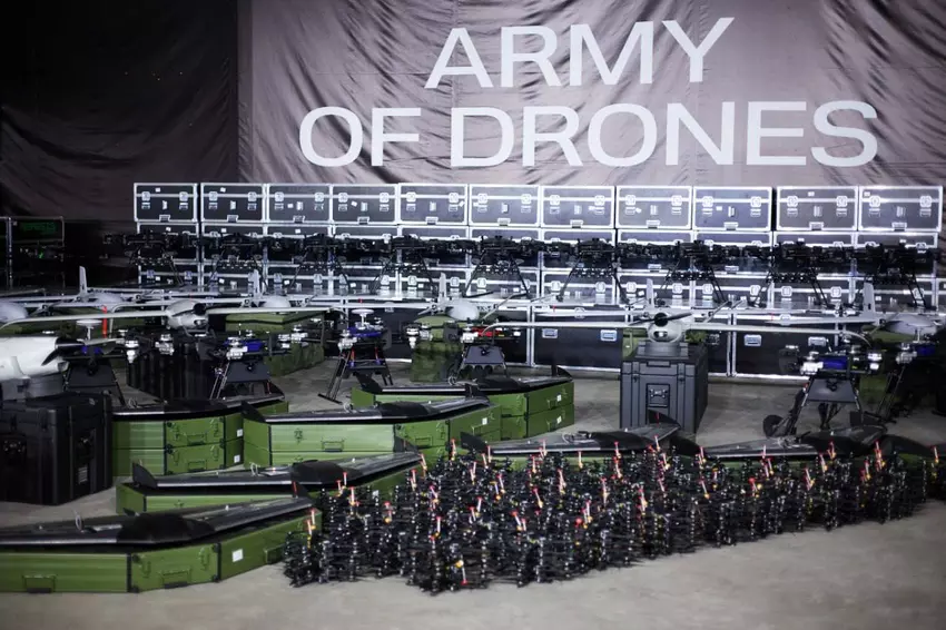 "Army of Drones' overhandigde 2.000 drones van Oekraïense makelij aan de AFU