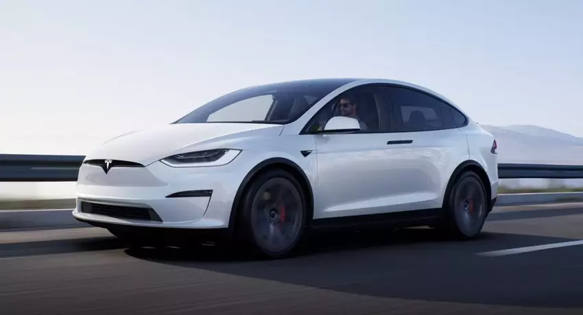 Tesla roept bijna 2 miljoen elektrische auto's terug om het automatische besturingssysteem bij te werken
