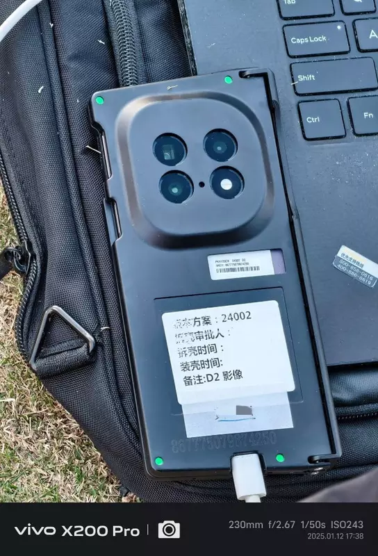 Oppo Find N5 in een volledig gesloten behuizing