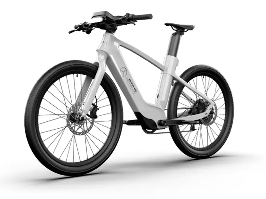Mercedes brengt Mercedes-AMG F1 City Edition e-bike uit voor $4000: snelheid tot 45 km/u en slimme helm