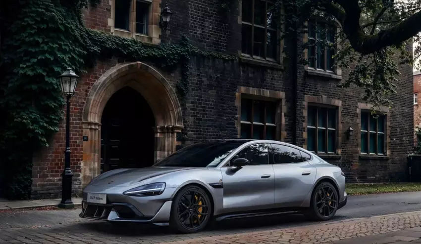 Xiaomi heeft de SU7 Ultra elektrische auto onthuld in een elegante Space Silver kleur