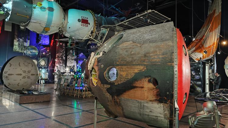 Spoetnik, Lunokhod en levensgroot baanstation: fotoreportage ...