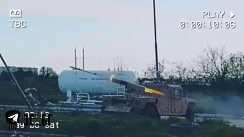 AFU laat zien hoe HMMWV-gebaseerde APKWS met Hydra 70 lasergeleide raketten gebruikt worden.