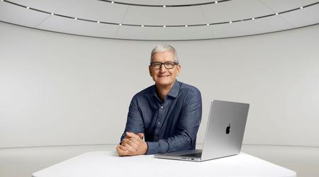 Begint de dag met mail, houdt van witte wijn en kan zich geen werk voorstellen: journalisten ontdekten hoe Apple CEO zijn tijd doorbrengt 