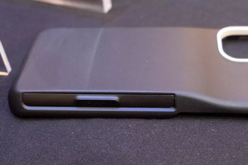 Een vervangbare batterij in de Swippitt Link-koffer. Illustratie: Engadget