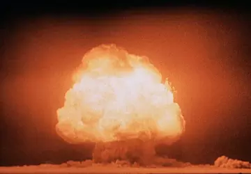 Radioactieve neerslag van de allereerste menselijke ...