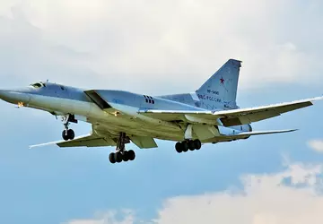 Tu-22M3 bommenwerper, die normaal raketten op ...