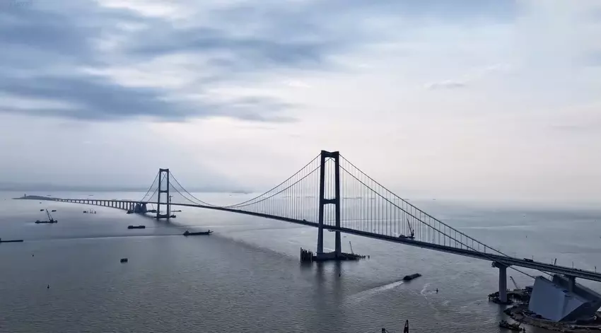 Twee bruggen, twee kunstmatige eilanden en een onderwatertunnel: China opent $1,5 miljard kostende snelweg Shenzhen-Zhongshan, 7 jaar in de maak