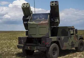 AN/TWQ-1 Avenger SAM's, TOW APC's en ...