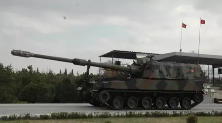Turkije ontving de eerste zelfrijdende Firtina II houwitsers van eigen productie met Duitse voortstuwingssystemen en een vuurbereik van 40 kilometer.