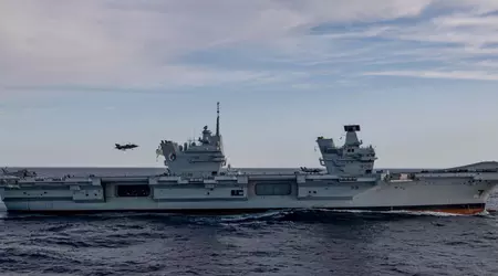 Het vlaggenschip van het vliegdekschip HMS Queen Elizabeth, met aan boord F-35 Lightning II gevechtsvliegtuigen van de vijfde generatie, voerde met succes een reeks gesimuleerde aanvalsmissies uit voor de kust van Noorwegen.