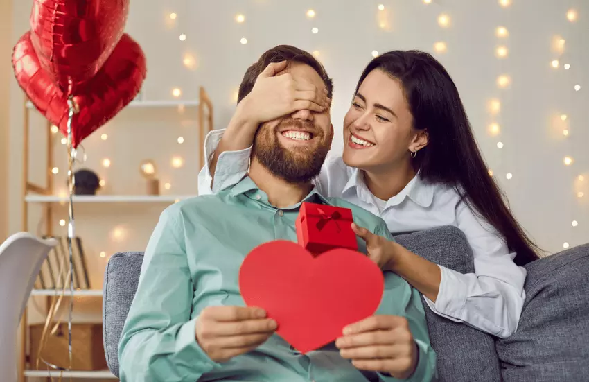 Cadeau-ideeën voor 14 februari: top 5 stijlvolle gadgets voor je geliefde