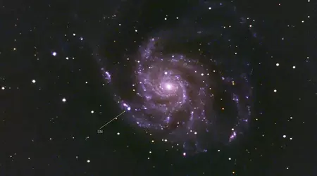 Wetenschappers hebben de flits van een van de helderste supernovae van de afgelopen tien jaar live uitgezonden.
