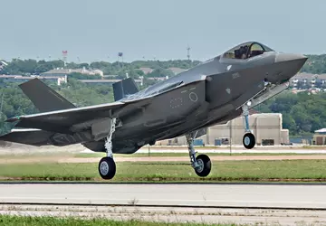 Japan wil 15 F-35A en F-35B ...