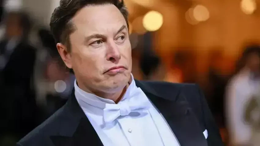 De verbaasde uitdrukking van Elon Musk