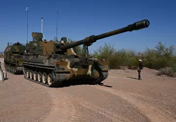 India heeft 100 extra lokale K9 ...