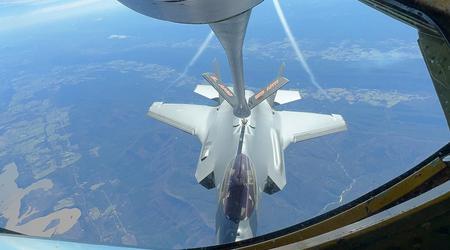 Poolse F-35A voor het eerst bijgetankt in Amerikaanse lucht 