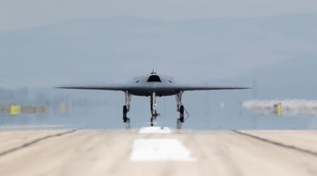 De Turkse ANKA-3 drone, die lijkt op de B-2 Spirit nucleaire bommenwerper, ondergaat taxitests