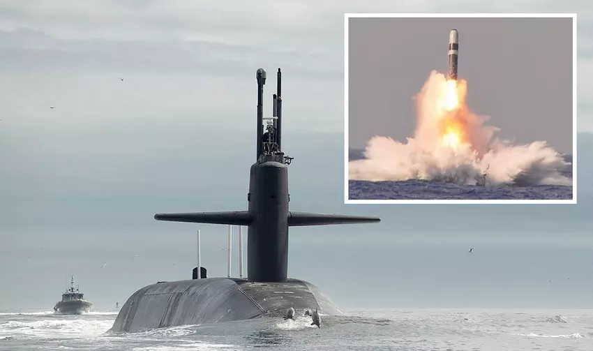 De VS hebben de nucleair aangedreven onderzeeër USS Tennessee met 20 Trident II intercontinentale ballistische raketten met een lanceerbereik van meer dan 12.000 kilometer naar het VK gestuurd.