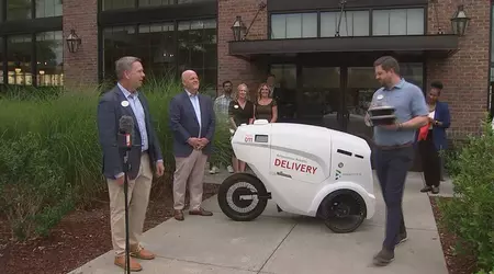Een Amerikaans fastfoodrestaurant is begonnen met het testen van een robotbezorger