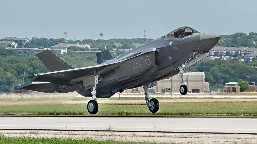 Japan wil 15 F-35A en F-35B Lightning II gevechtsvliegtuigen van de vijfde generatie kopen voor meer dan 1,6 miljard dollar.