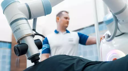 Anna, de robotmasseuse: 's werelds eerste AI-massagerobot Rocozyer is gelanceerd in Tsjechië, en hij knoeit niet met cellulitis