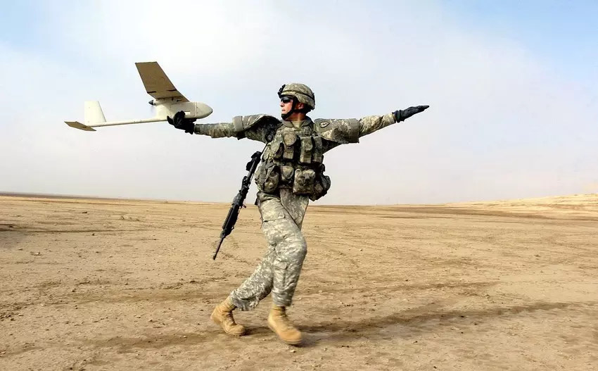 De VS hebben gratis AeroVironment RQ-11 Raven verkenningsdrones geschonken aan de Ecuadoraanse marine.