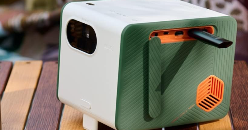 BenQ GS50 Projector keldermuur