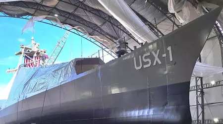 De VS heeft een 50 meter lange marinedrone gemaakt die luchtdoelraketten kan dragen