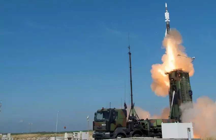De AFU gebruikt Aster-15 en Aster-30 raketten met het SAMP-T systeem, die luchtdoelen kunnen raken met een bereik tot 100 kilometer.