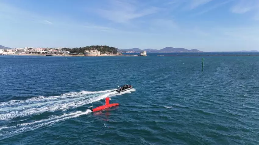 Franse marine wil amfibisch helikopterdekschip combineren met oppervlaktedrones