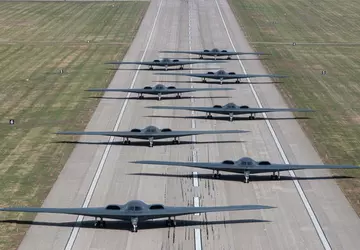 Alle werkende B-2 Spirit kernbommenwerpers kunnen ...