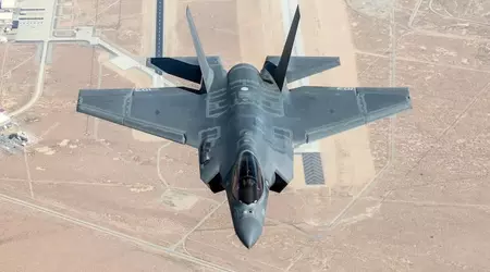 De F-35 Lightning II kan vijandelijke tanks vernietigen met AGM-114 Hellfire-raketten.
