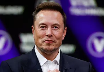 Elon Musk lijkt aan de zijde ...