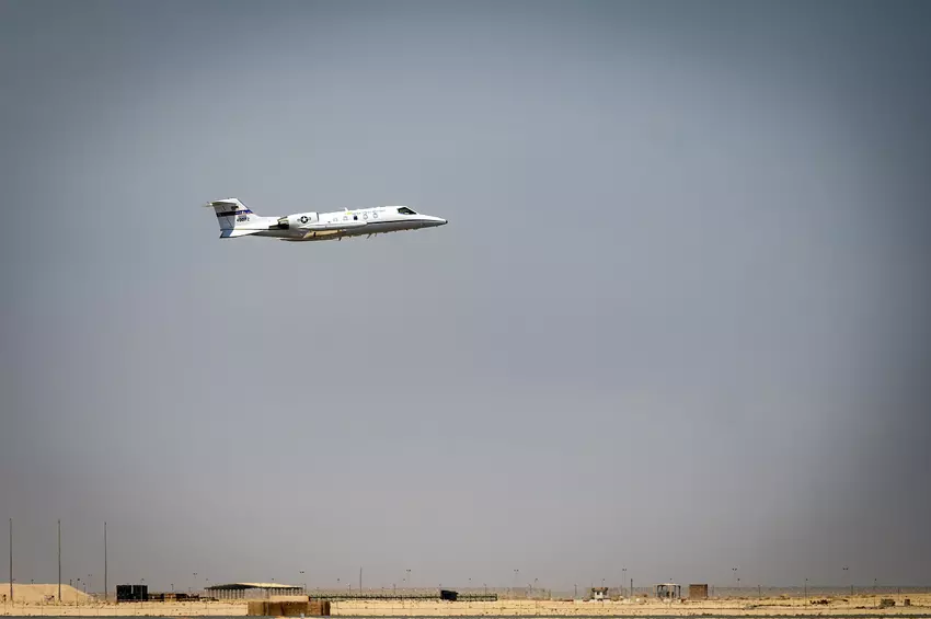 De laatste C-21A Learjet van de Amerikaanse luchtmacht heeft na 32 jaar vliegen het Midden-Oosten voorgoed verlaten.