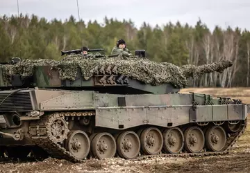 20 M113 APC's, 4 Leopard 2 ...