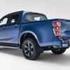 Afbeelding van Isuzu D-Max EV tegen de achtergrond van de natuur